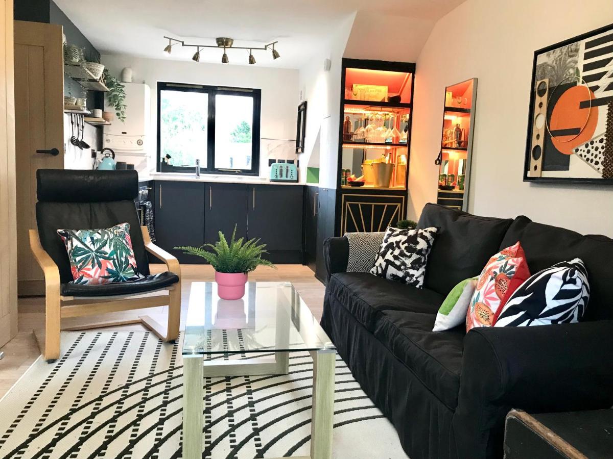The Morningside Apartment Charming Stylish Apartment In The Centre Of Innerleithen Ngoại thất bức ảnh